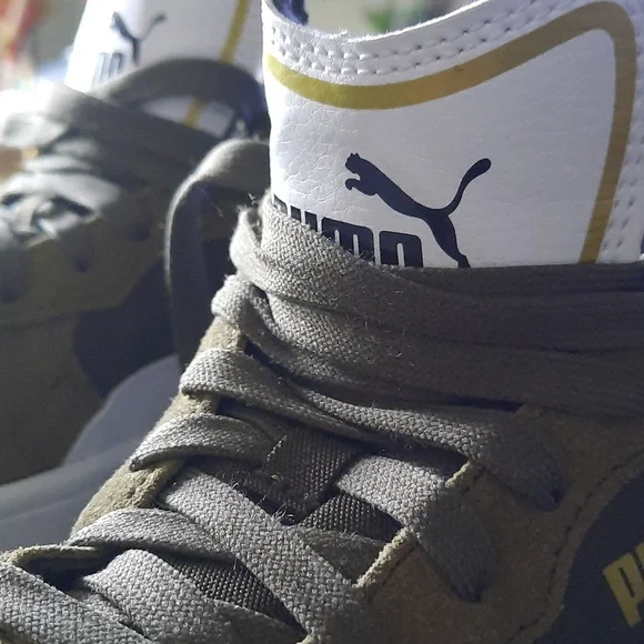 Puma Men's 10 Olive Suede Sneakers, Worn Once Indoors Display, New w Box - Picture 2 of 11